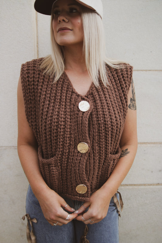 CHIA SOLID ROUND NECK SWEATER VEST