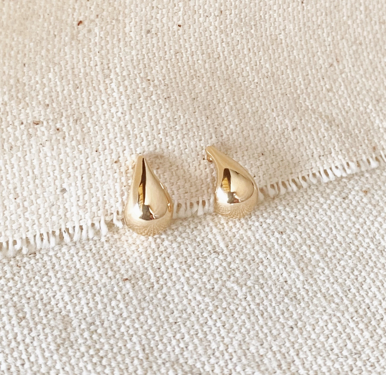 996 18k Gold Filled Teardrop Stud Earrings