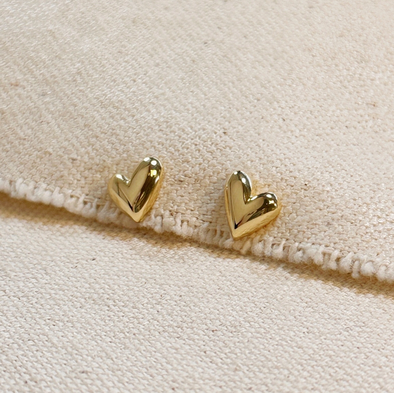 572 Mini Uneven Heart Stud Earrings