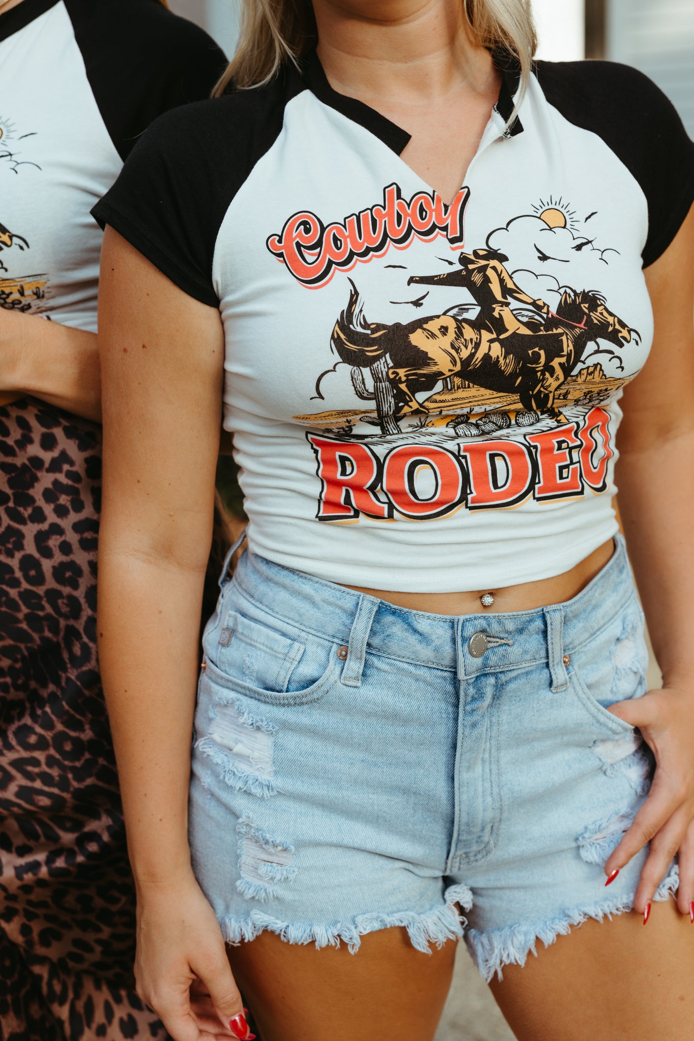 COWBOY RODEO V CUT TEE